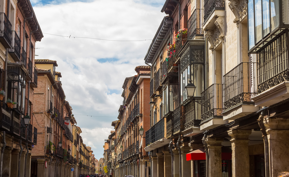 Imagen de una calle de Alcal&aacute; de Henares