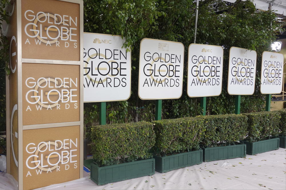 Señales anunciando la celebración de la gala de los Globos de Oro en el Beverly Hilton Hotel de Los Ángeles