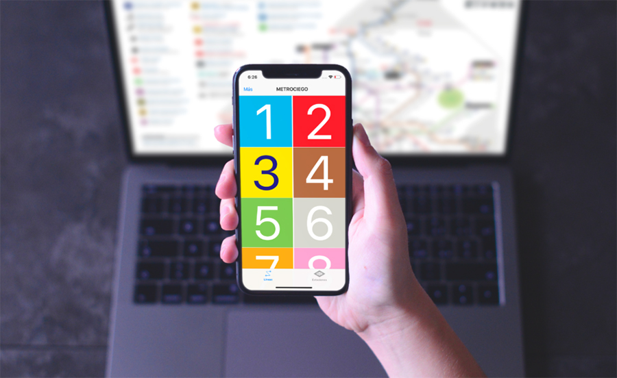 Imagen de un iPhone utilizando la nueva versi&oacute;n iOS de Metrociego