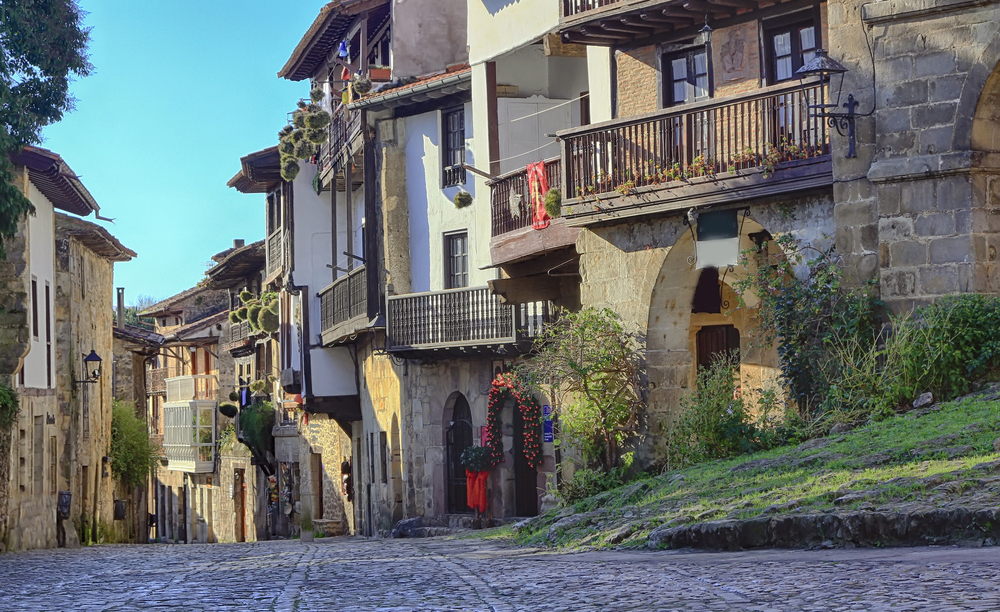 Imagen de las calles de Santillana del Mar