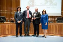 Los responsables de Tarkett recogieron el premio al producto más innovador, un suelo con sensores para el cuidado de mayores