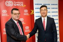 Firma del acuerdo entre Samsung y la Fundación ONCE