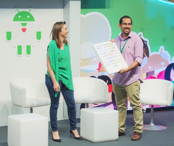 El socio fundador de BQ, Ravin Dhalani, recibe el Google Android Award