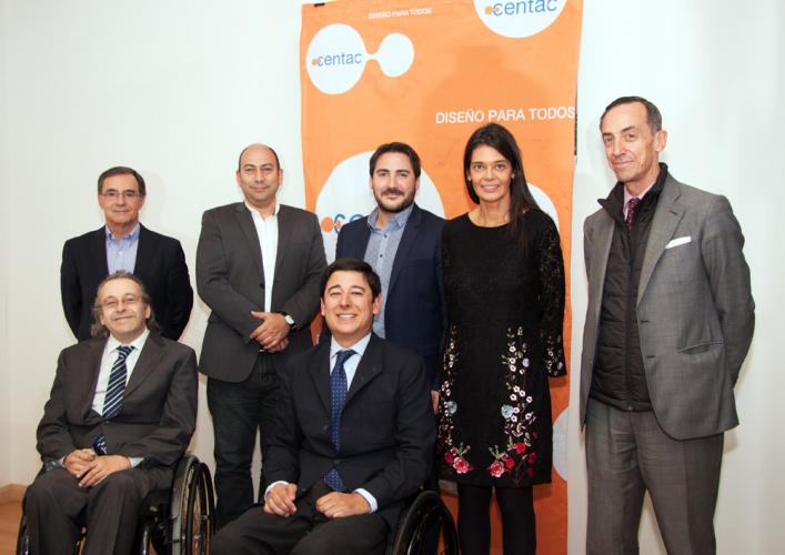 Fotografía de los embajadores CENTAC 2017 junto al director de la entidad y el director general de Políticas de Apoyo a la Discapacidad
