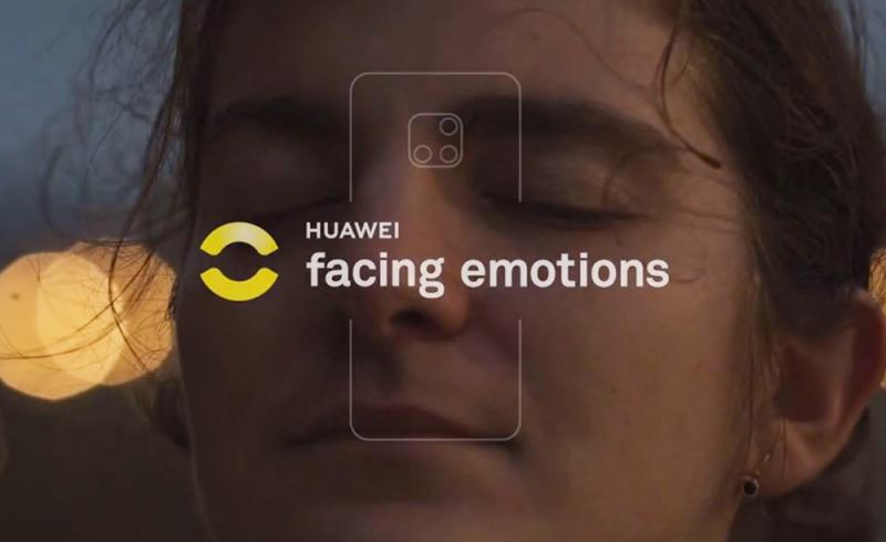 Cara en primer plano de una mujer ciega con el logo de Facing Emotions de Huawei
