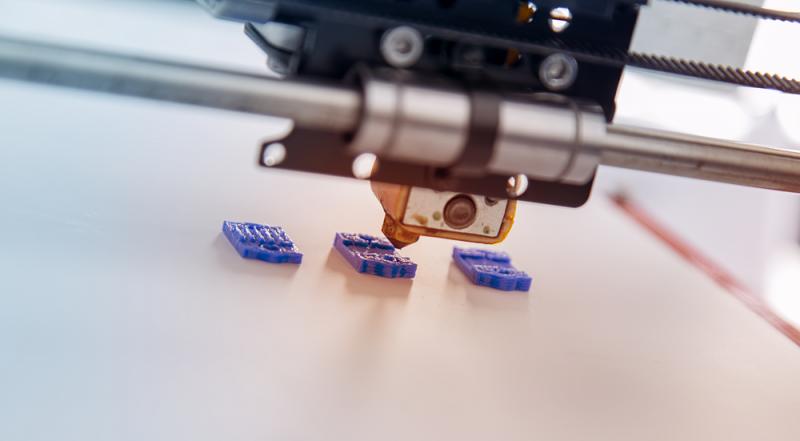 Una impresora 3D en funcionamiento