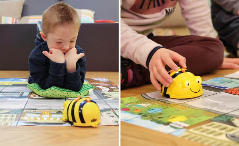 Dos imágenes de varios niños jugando con el robot con forma de abeja Bee Bot