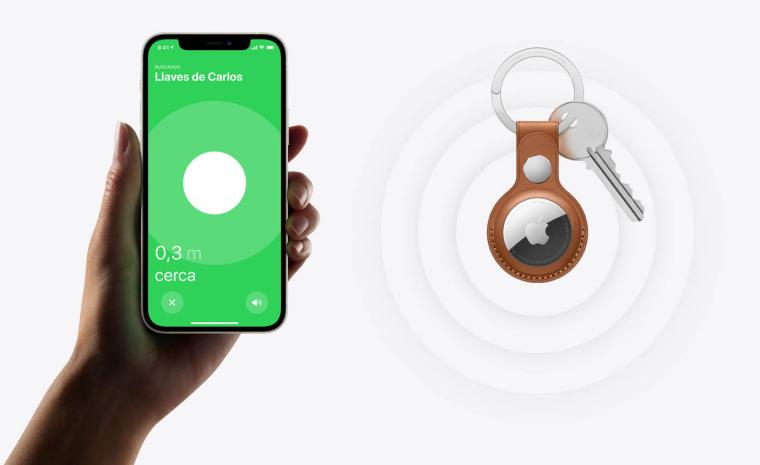 Imagen comercial que muestra un dispositivo Airtag siendo detectado por un tel&eacute;fono m&oacute;vil