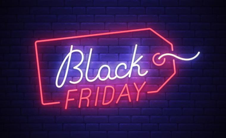Fotograf&iacute;a de un cartel luminoso anunciando el Black Friday