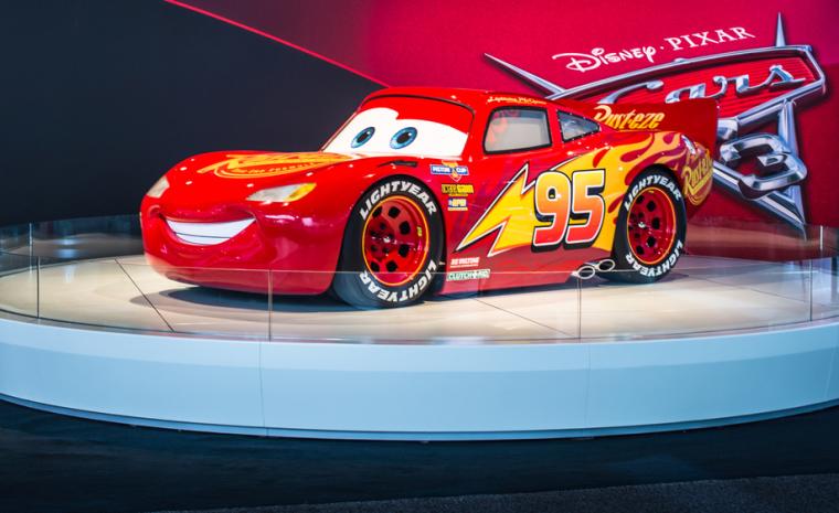 Copia a tama&ntilde;o real de Rayo McQueen, protagonista de Cars 3