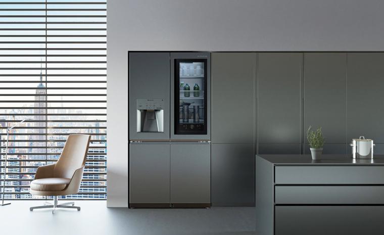 Fotograf&iacute;a de una cocina moderna con una nevera inteligente de LG