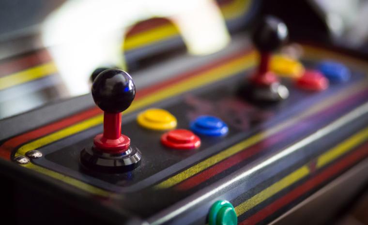 Fotograf&iacute;a de una antigua m&aacute;quina recreativa