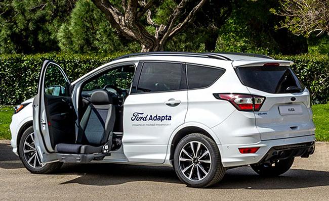 Fotograf&iacute;a de un veh&iacute;culo adaptado dentro de Ford Adapta