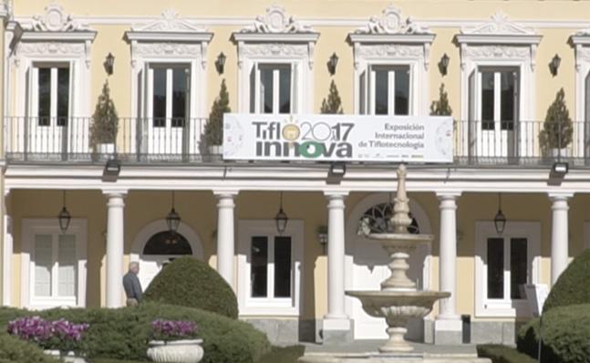 Imagen del Complejo Deportivo y Cultural de la ONCE con el cartel de TIFLOINNOVA 2017