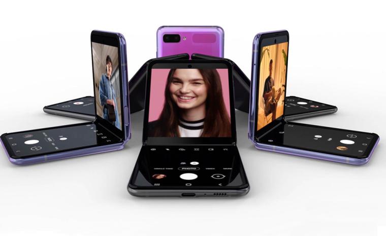 Imagen comercial en el que se ven distintos Galaxy Z Flip con la pantalla semi abierta