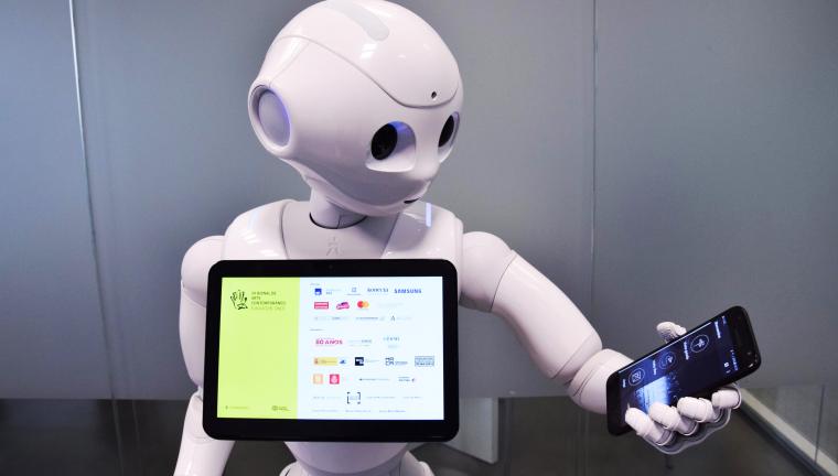Fotograf&iacute;a del robot que Ilunion ha llevado a la Bienal de Arte Contempor&aacute;neo