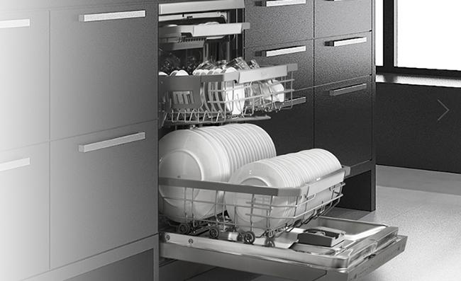 Fotograf&iacute;a comercial de un lavavajillas LG con tecnolog&iacute;a QuadWash