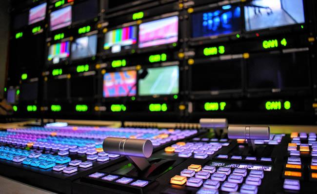 Imagen de una sala de realizaci&oacute;n de televisi&oacute;n