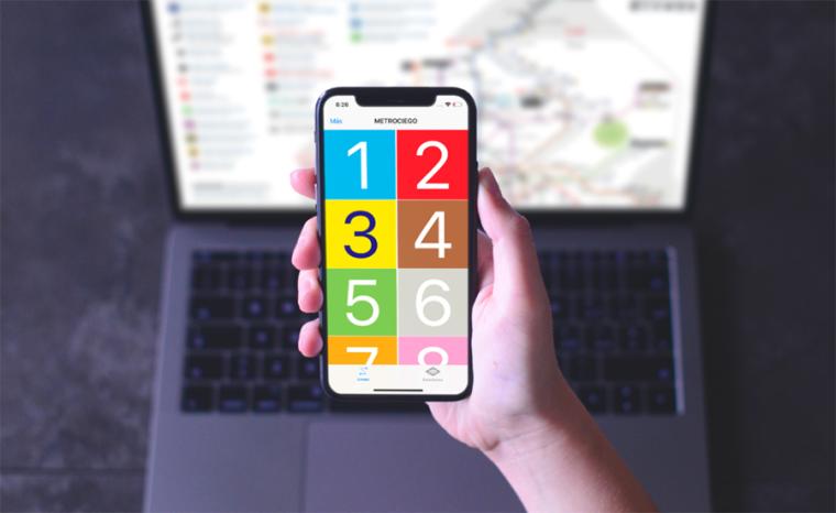 Imagen de un iPhone utilizando la nueva versi&oacute;n iOS de Metrociego