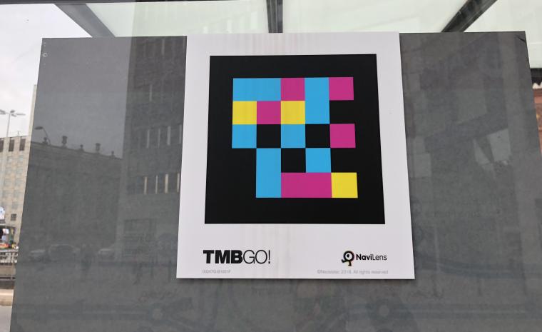 Una de las etiquetas de Navilens que utiliza TMB