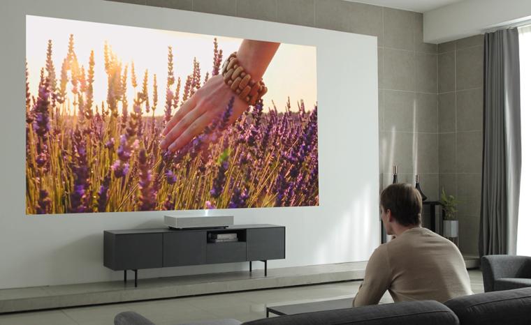 Imagen comercial del proyector LG Smart Laser 4K