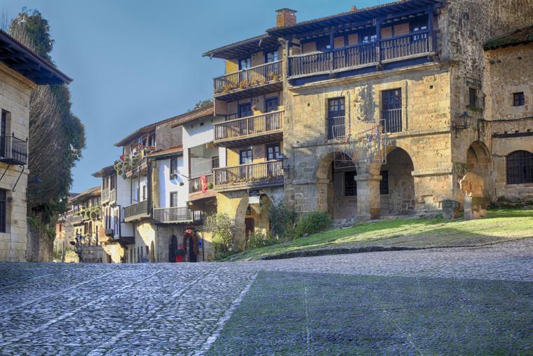 Una fotograf&iacute;a de las calles de Santillana del Mar