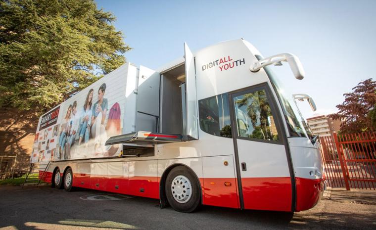 Fotograf&iacute;a del Smartbus a su paso por la Comunidad Valenciana