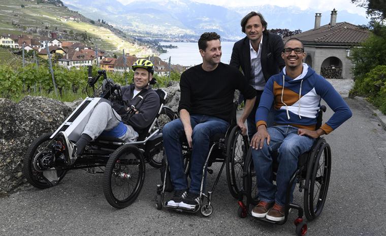 Fotograf&iacute;a de los tres participantes y uno de los cient&iacute;ficos que dirigen el proyecto