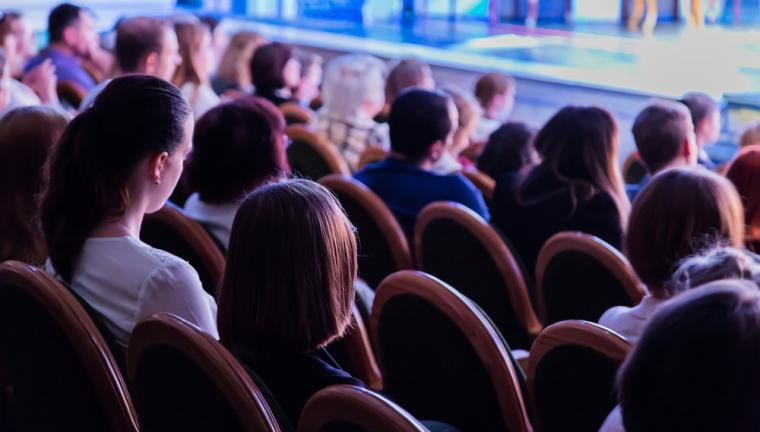Fotograf&iacute;a de la audiencia en un teatro