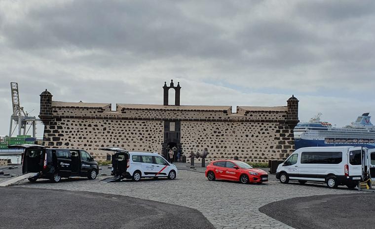 Imagen de los veh&iacute;culos adaptados en Lanzarote
