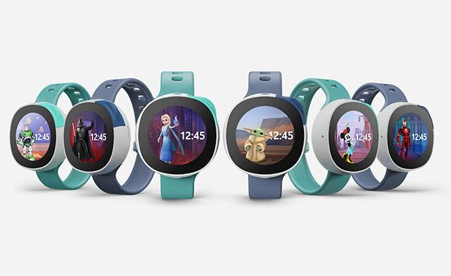 Imagen comercial del reloj Neo en distintas versiones